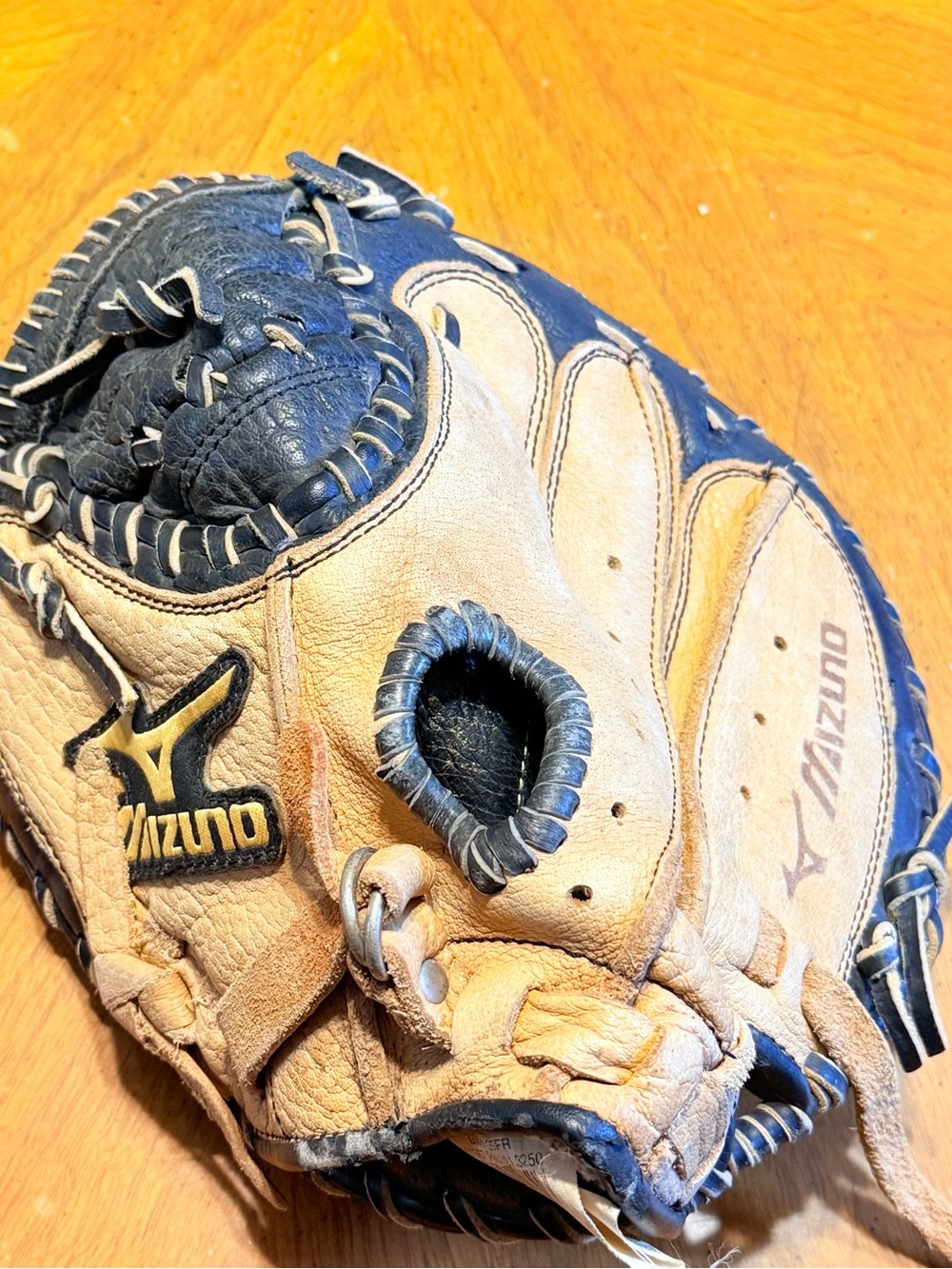 Mizuno Prospect GXC105 32.5” Left Hand Throw Catcher’s Mitt Baseball Glove LHT